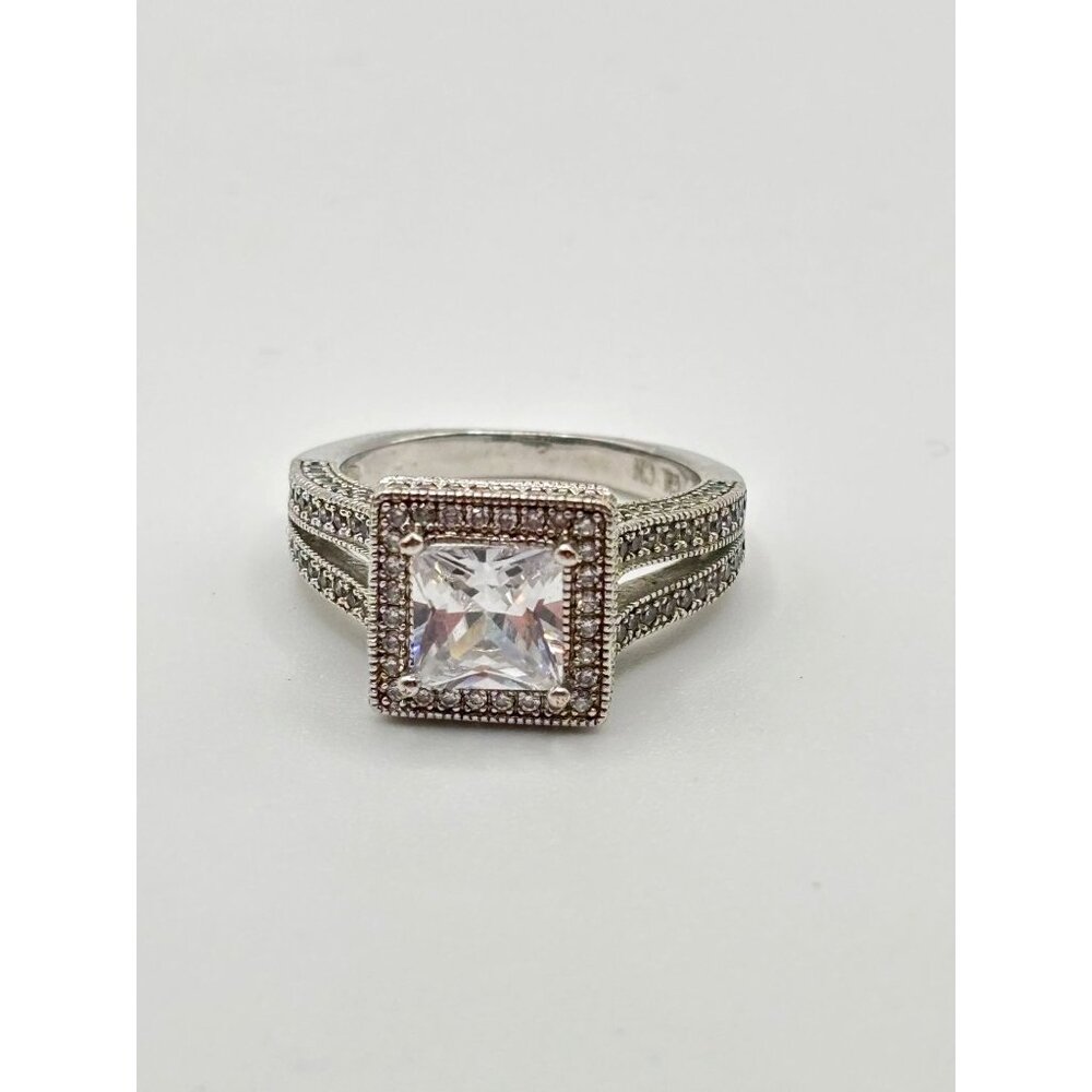 Elegant Silver and Gold Women's Ring